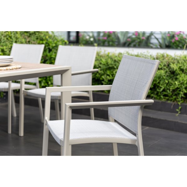 Urbanite-Essgruppe mit Esstisch 160 cm und 6 stapelbaren Esszimmerstühlen - Beige