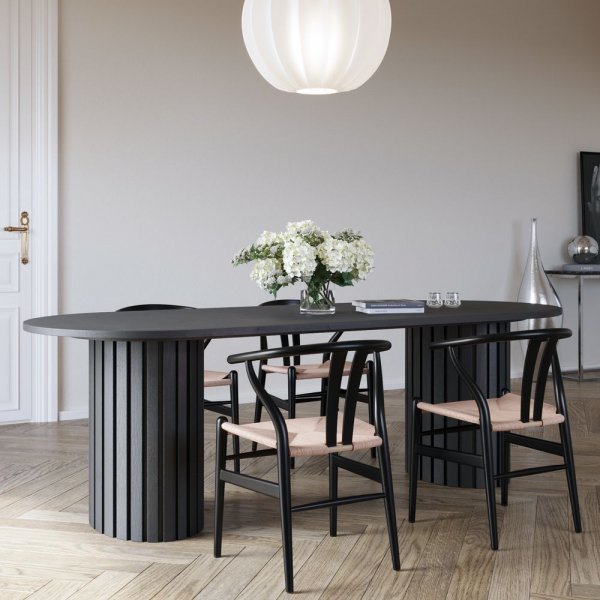 Esstischgruppe PiPi ovaler Esstisch 240 cm inkl. 4 Sunda Esszimmerstühle - Svartbets