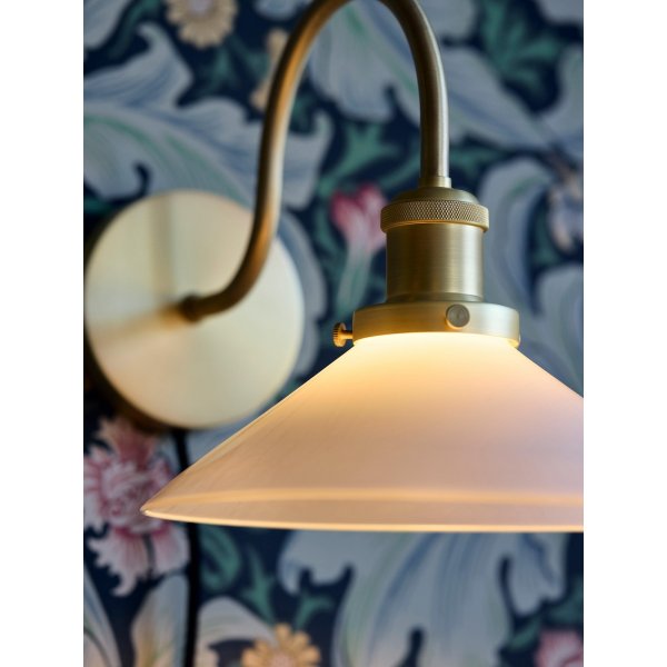 Axel Wandleuchte - Opalglas/Messing - 25 cm