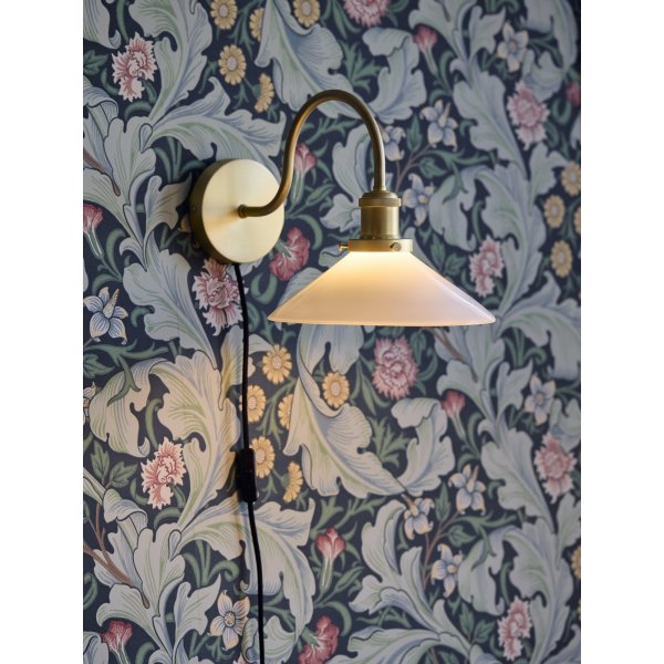 Axel Wandleuchte - Opalglas/Messing - 25 cm